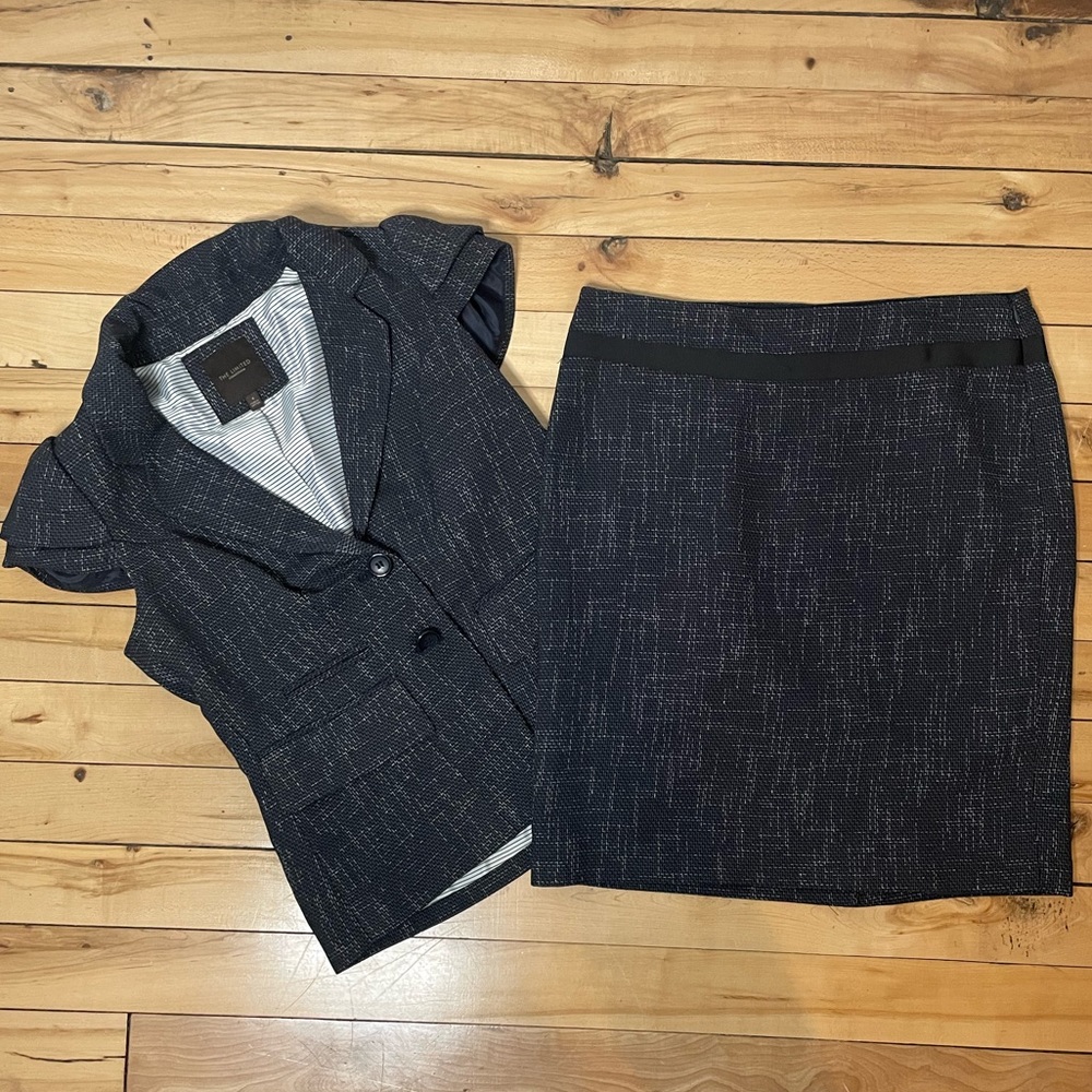 The Limited 2 piece skirt/jacket set. Excellent condition.